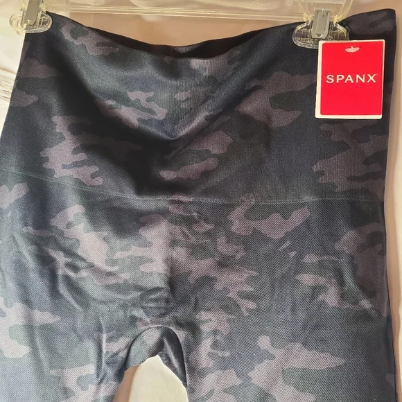 Spanx dark camo leggings. Women’s size 1X . New with tags! - Picture 8 of 9